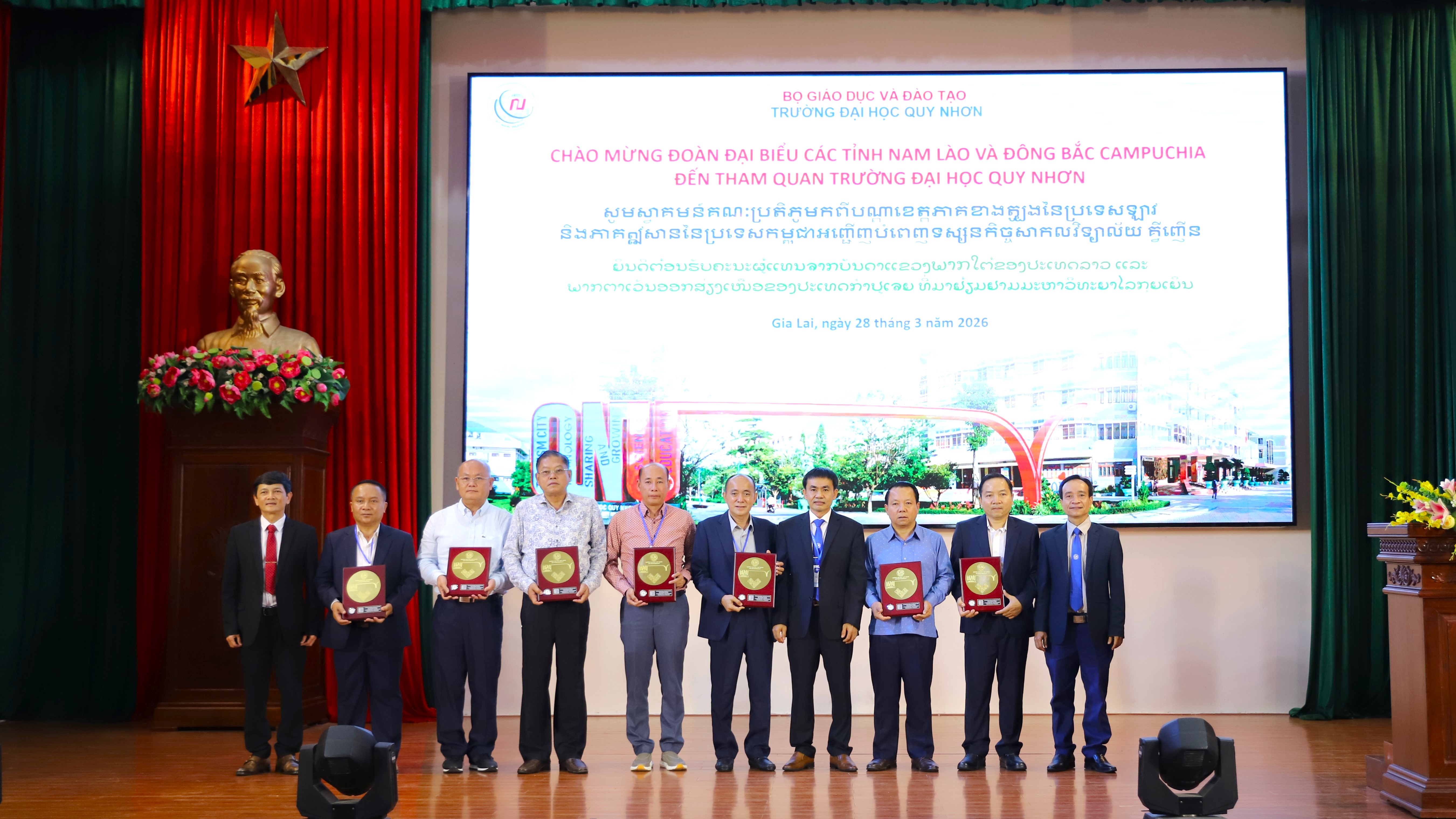 Trường Đại học Quy Nhơn thúc đẩy kết nối giáo dục với các tỉnh Nam Lào và Đông Bắc Campuchia